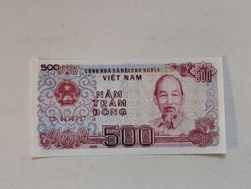 VIET NAM ( 1 ) BANK NOTE 500 DONG 1988 P 89 UNCIRCULATED
