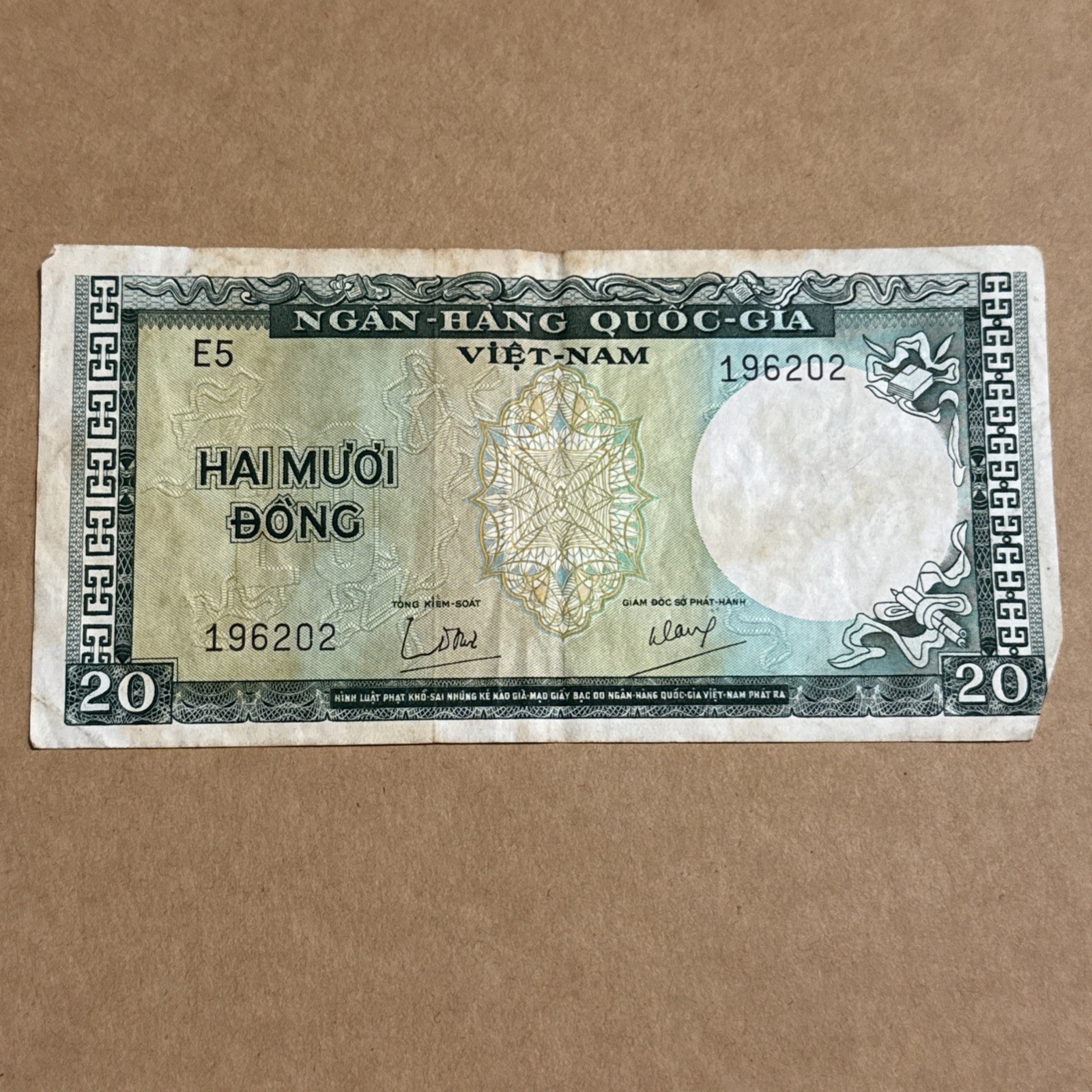 1964 South Vietnam, 20 Dong P-16A Banknote Paper Money Currency #2