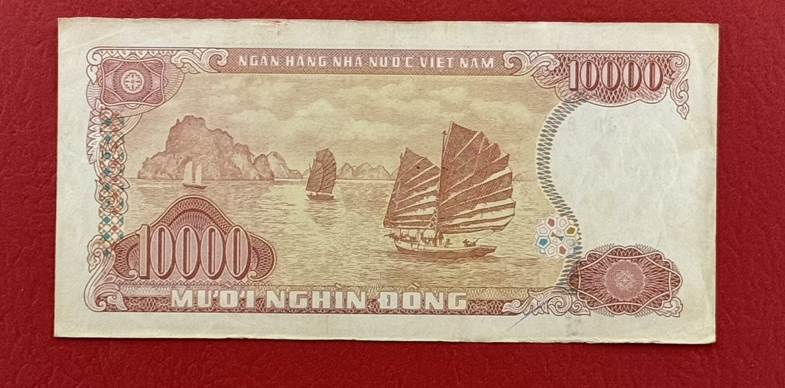 Viet Nam 10000 Dong 1993 Pick# 115a VF-XF. #PL2962