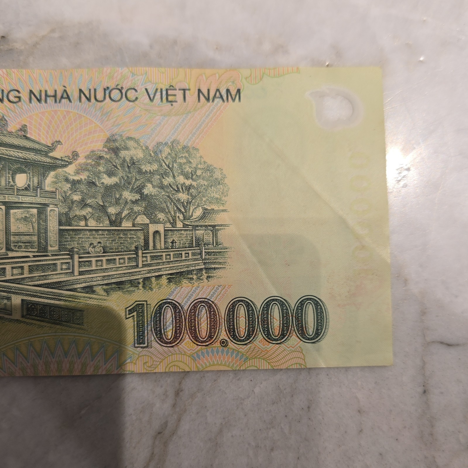 Viet Nam 100,000₫ Banknote 100,000 Dong – Ungraded, Uncertified Banknotes