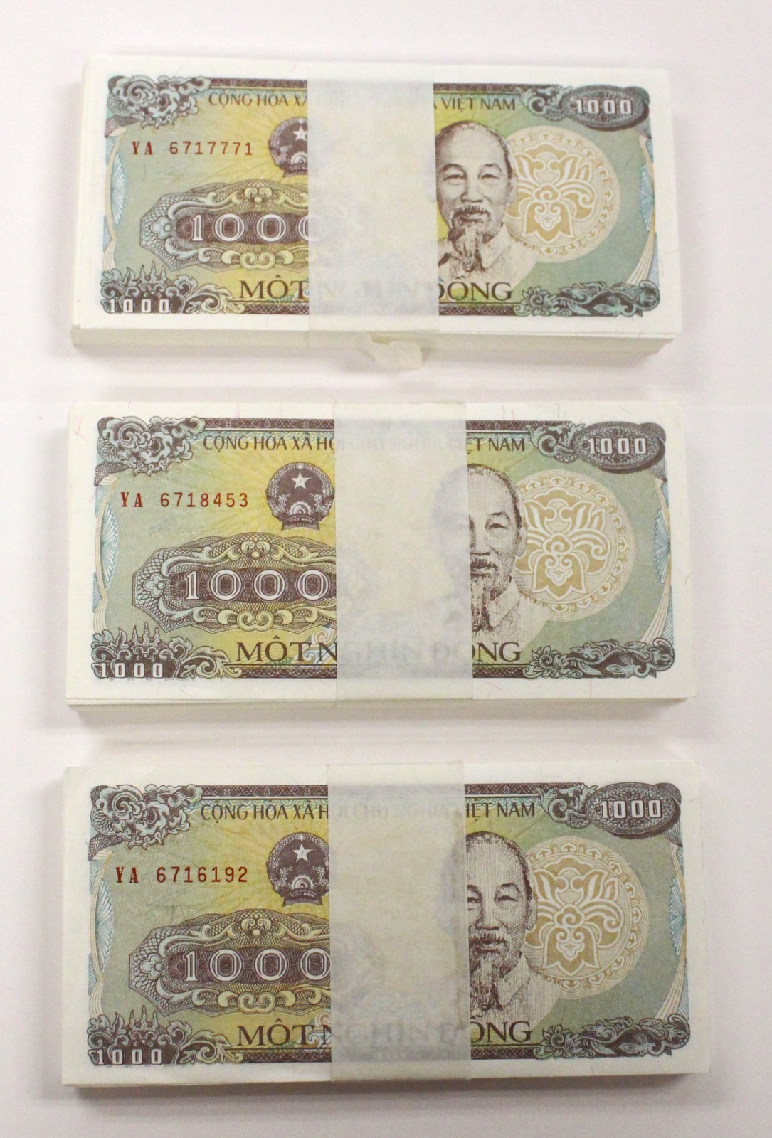 Lot of 300 – 1988 Vietnam 1000 Dong Paper Money Notes – Uncirculated