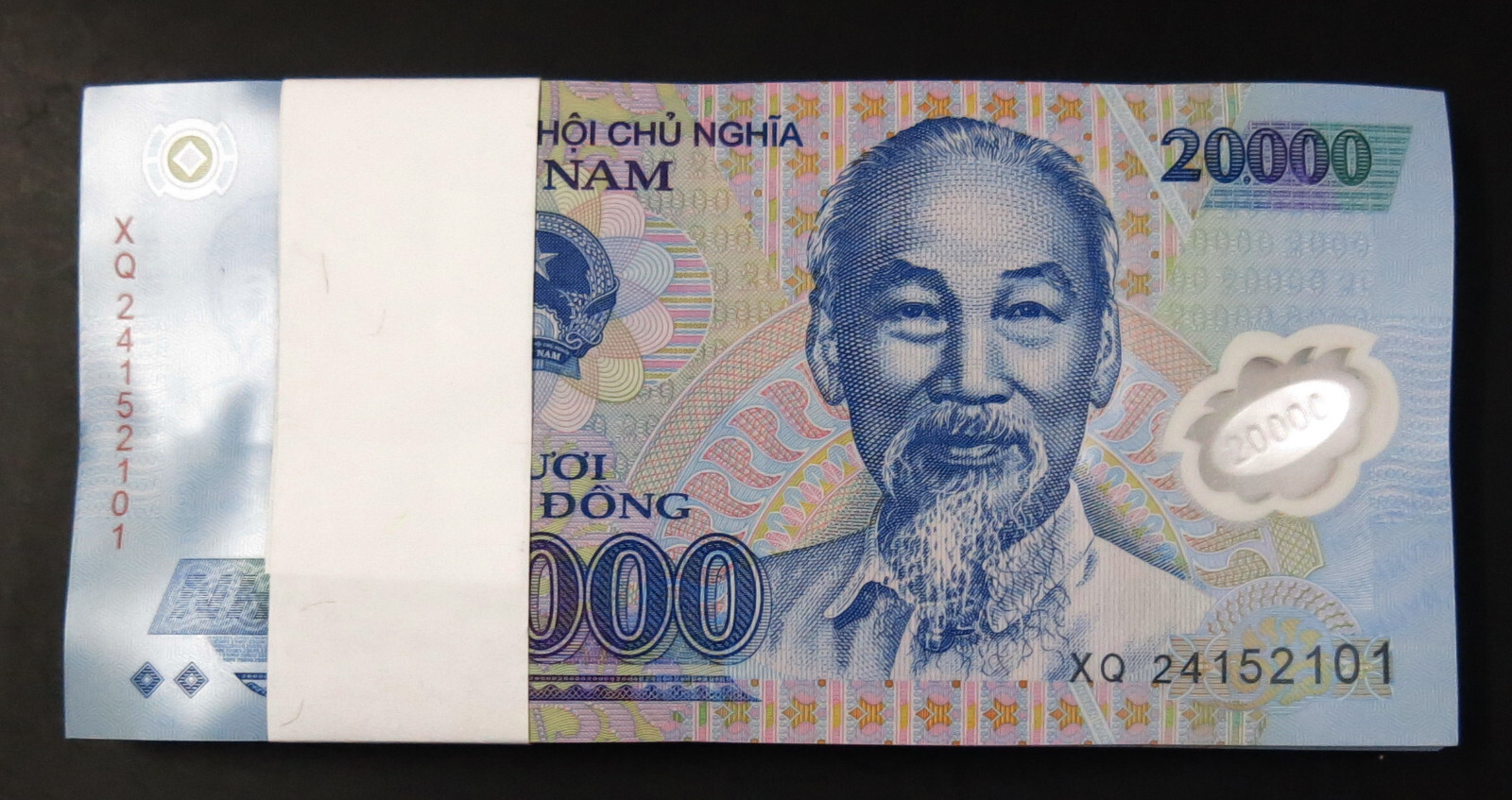 Vietnam 2024, Bundle of 100 notes x 20,000 Dong. Uncirculated condition. Gem UNC