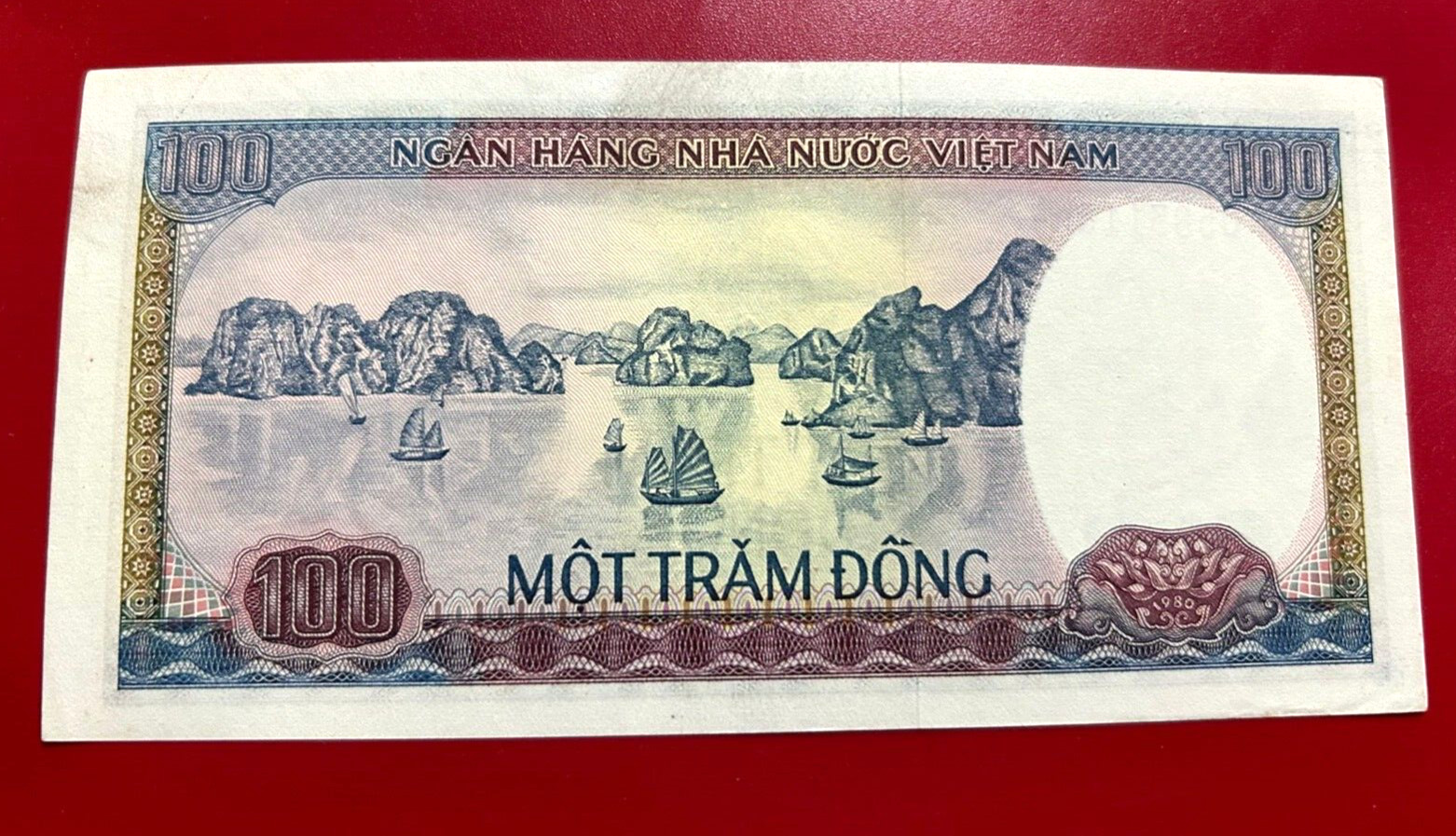 1980 100 DONG VIETNAM BANKNOTE
