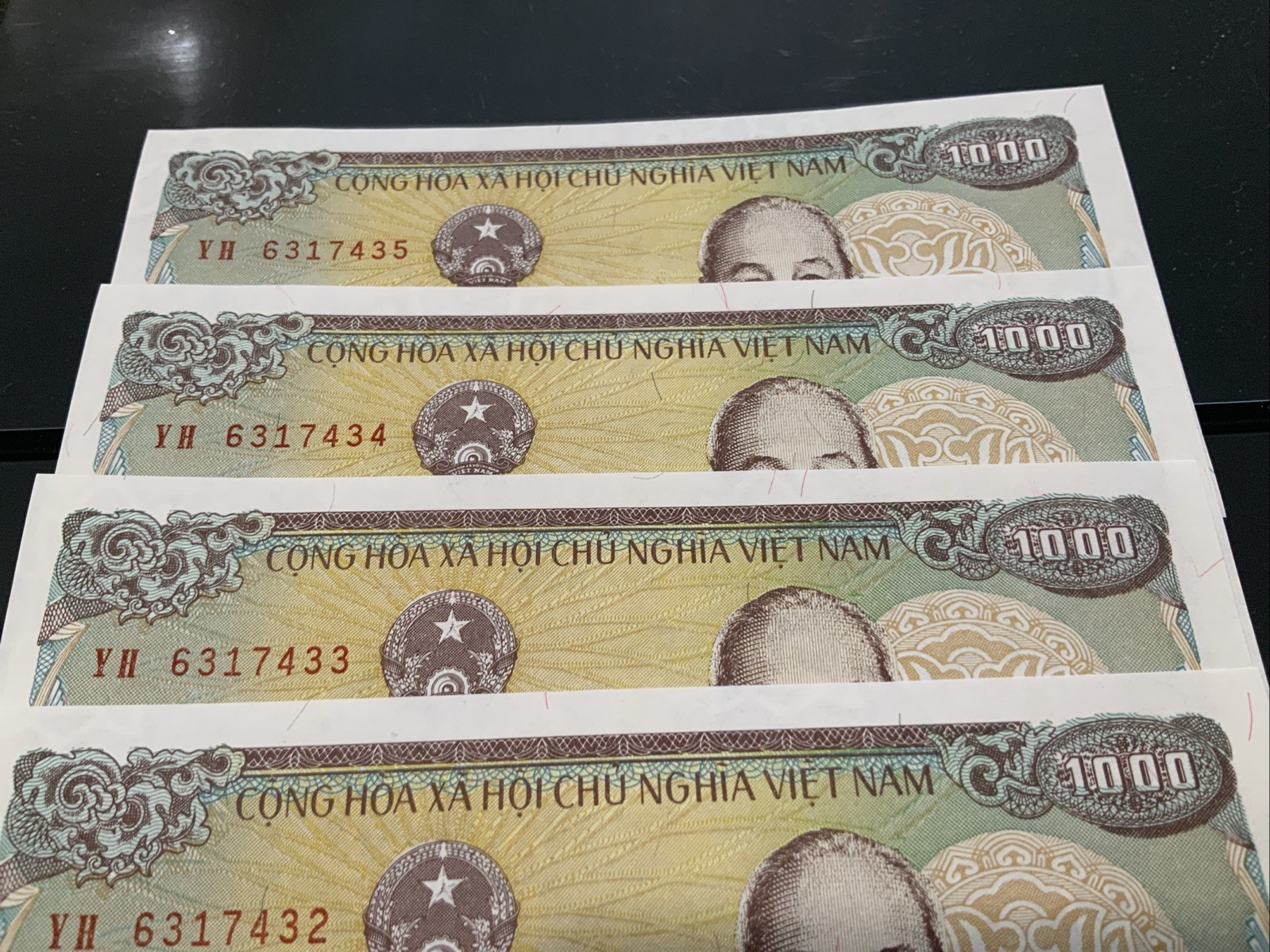 1988 1000 DONG HO CHI MINH VIETNAM CURRENCY FIVE IN SEQUENCE MINT CRISP