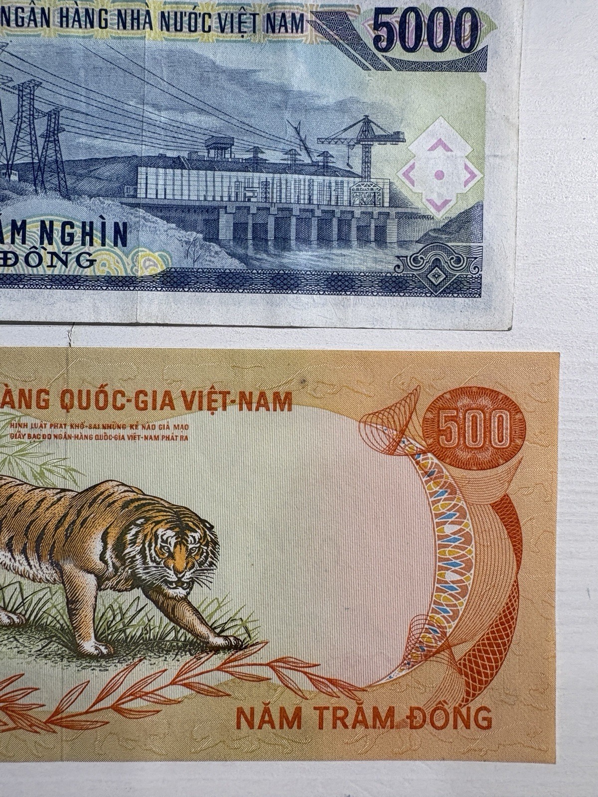 Vietnamese Banknotes (LOT OF 3) 500₫ & 5000₫ (1988, 1991)