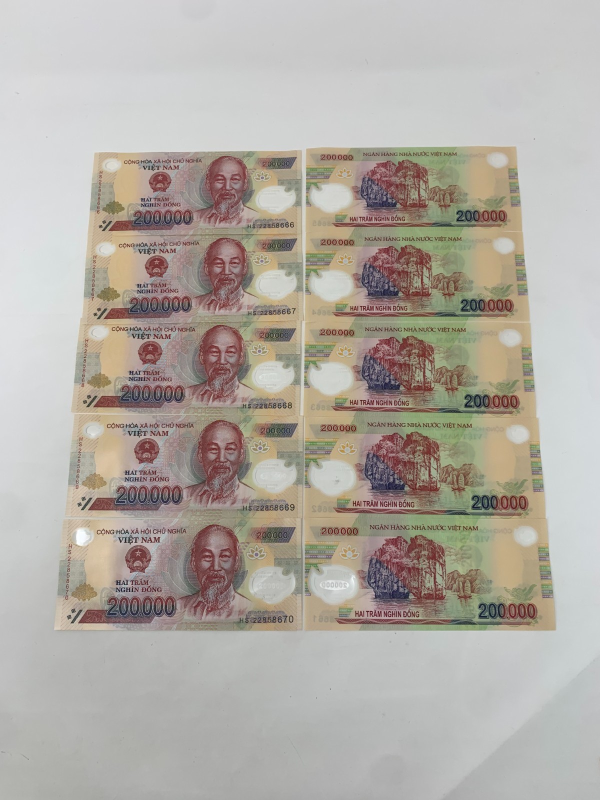 Vietnam 200000 Dong – Vietnamese Currency VND – Uncirculated Dong – FREE SHIPING