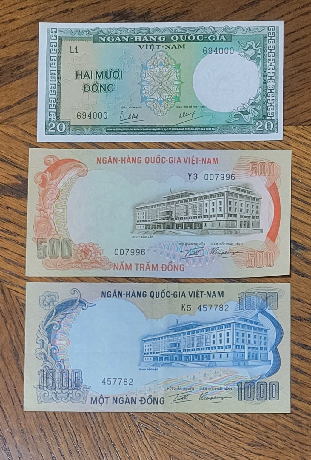 Vintage Banknote lot from South Vietnam, see pictures.