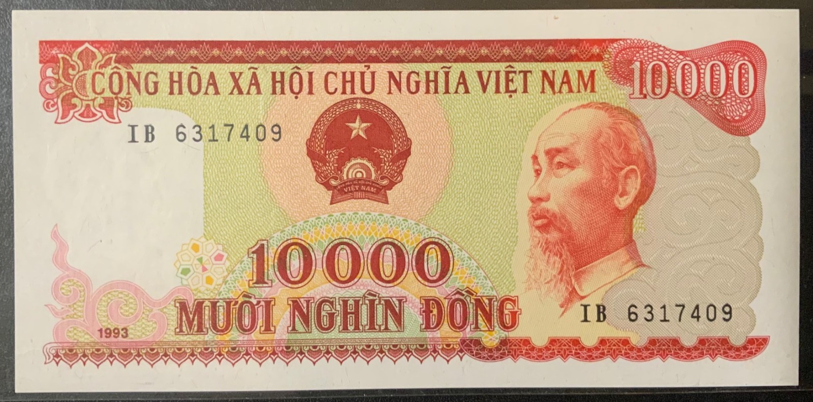 1993 VIETNAM PAPER MONEY – 10,000 DONG UNCIRCULATED BANKNOTE!
