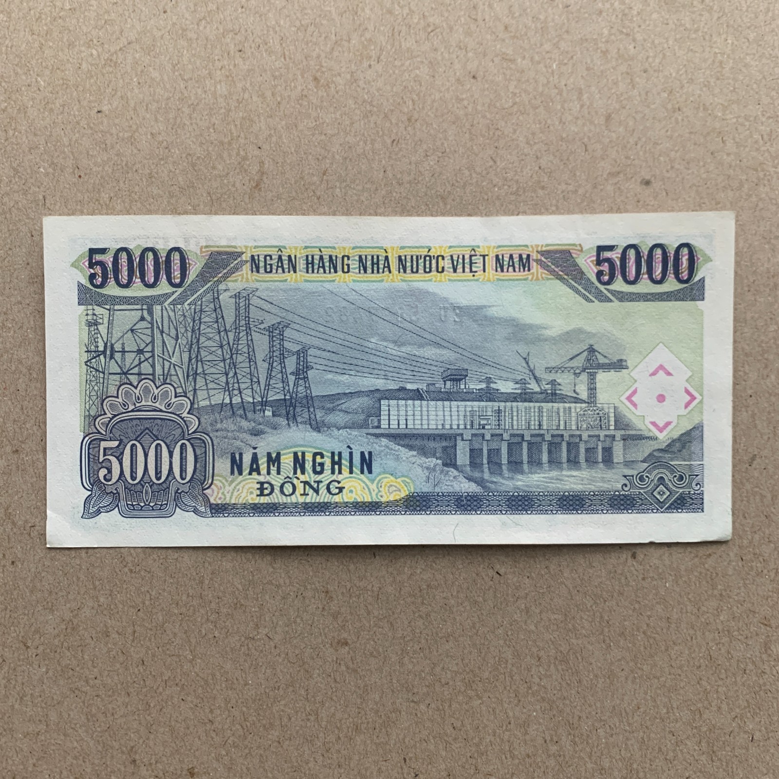 Used Vietnam 5000 Dong Banknote 1991 Ho Chi Minh, Vietnamese Note Under UV Light