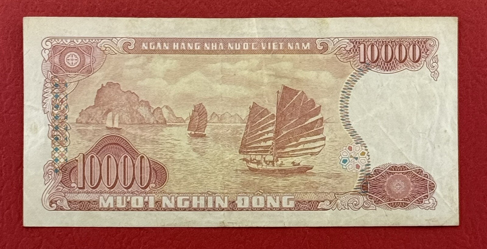 Viet Nam 10000 Dong 1993 Pick# 115a VF-XF. #PL2968