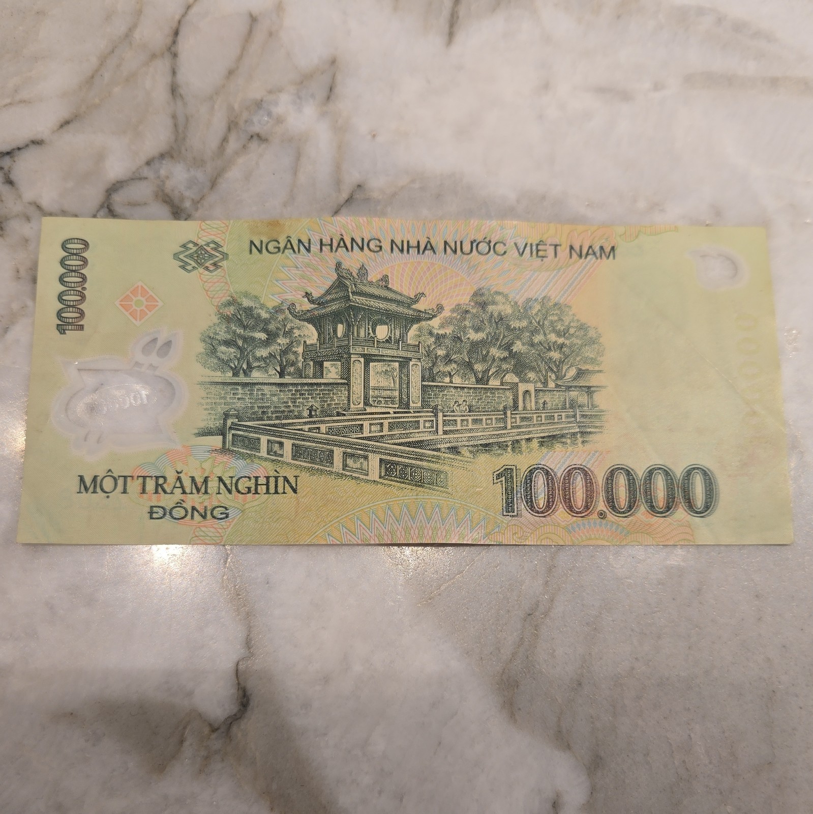 Viet Nam 100,000₫ Banknote 100,000 Dong – Ungraded, Uncertified Banknotes