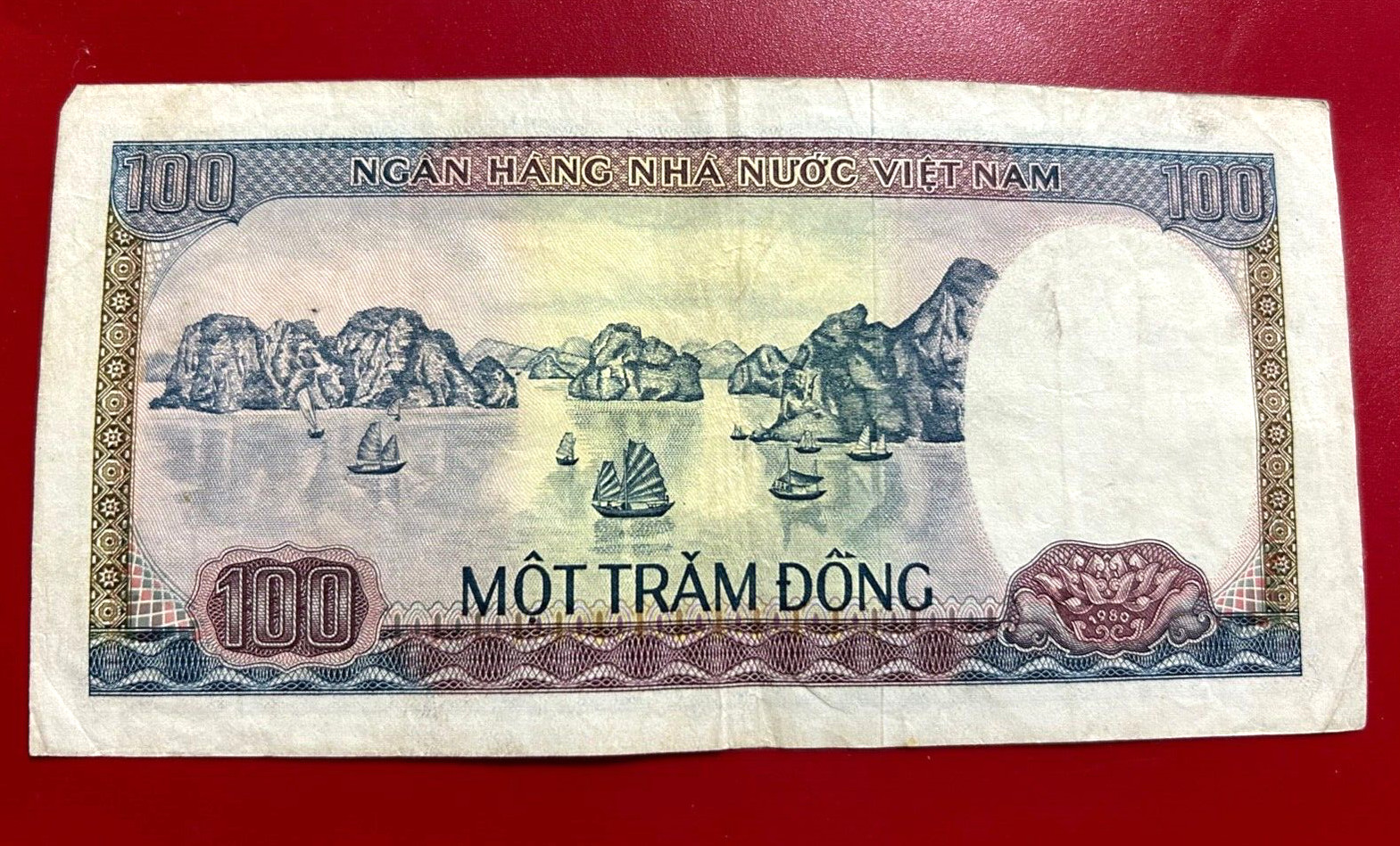 1980 MOT TRAM DONG 100 DONG VIETNAM BANKNOTE
