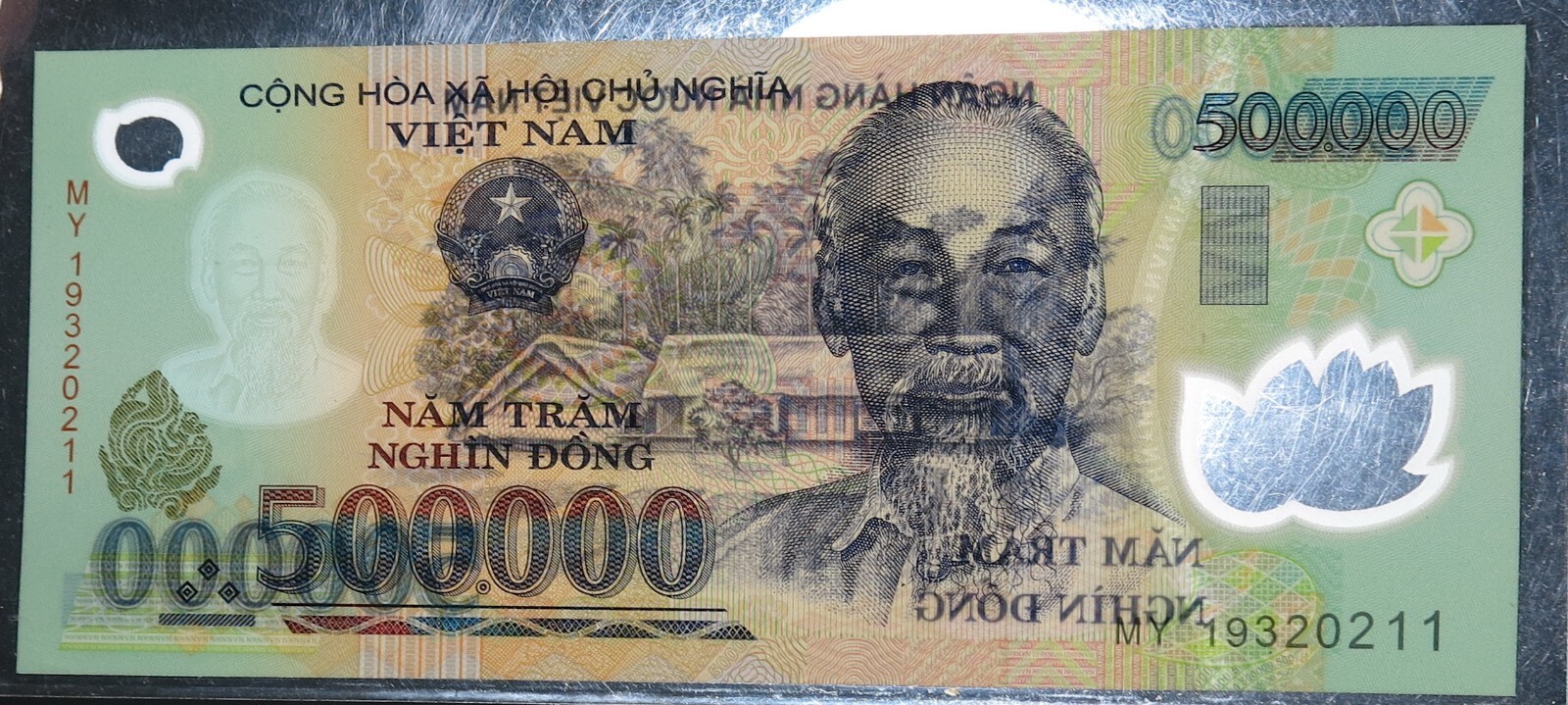 Vietnam 50 Million Dong = 500,000 Dong x 100 notes in UNC Condition, Brand New.