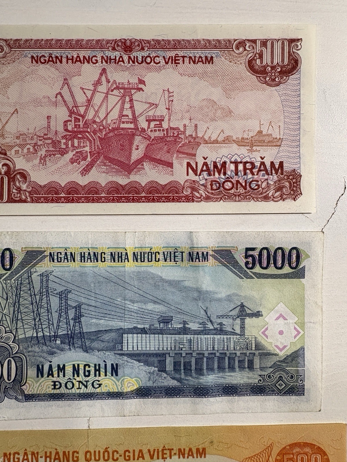 Vietnamese Banknotes (LOT OF 3) 500₫ & 5000₫ (1988, 1991)