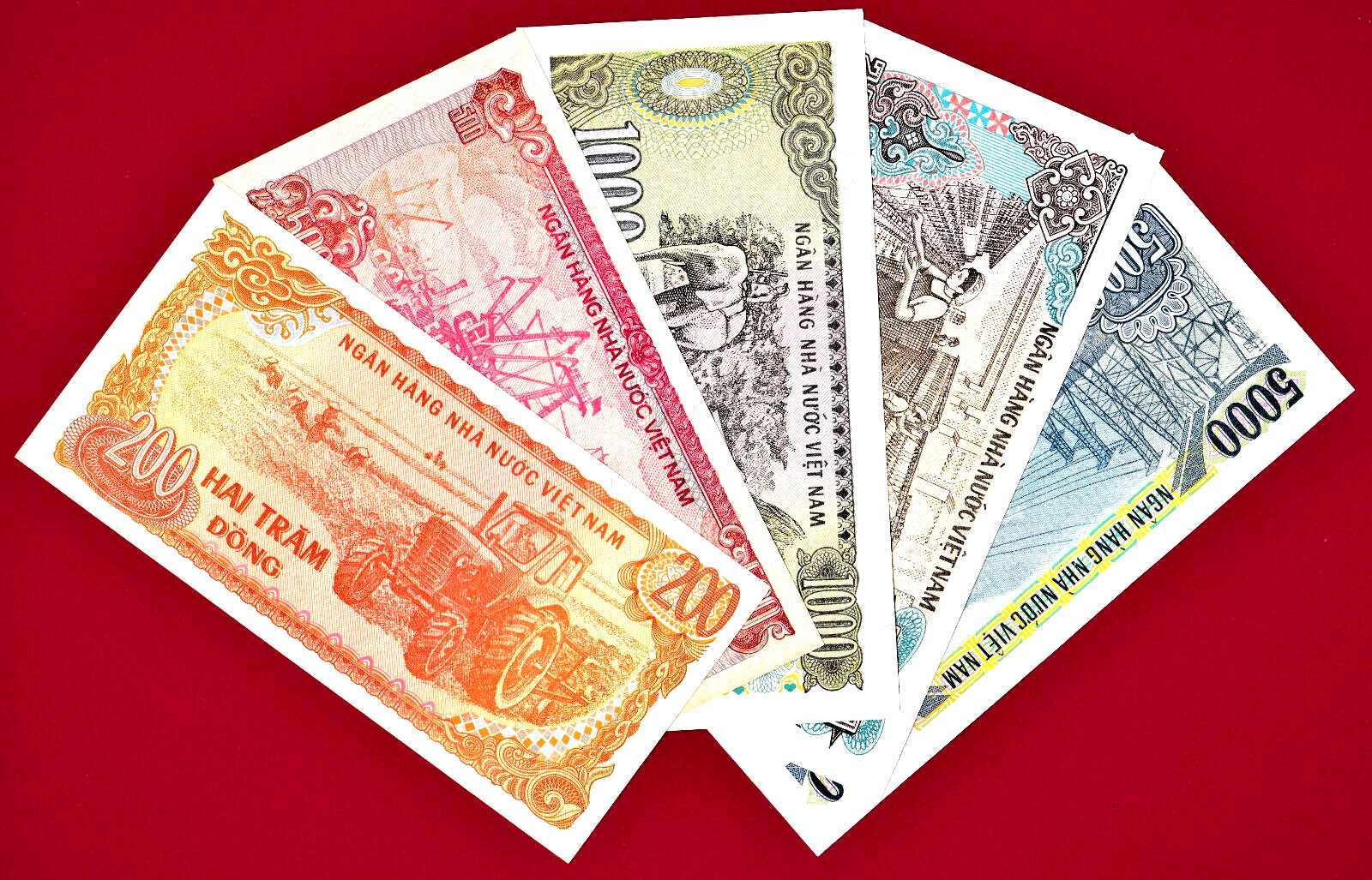 VIETNAM UNC NOTES: 200, 500, 1000, 2000 & 5000 DONG Large & Small Serial Variety