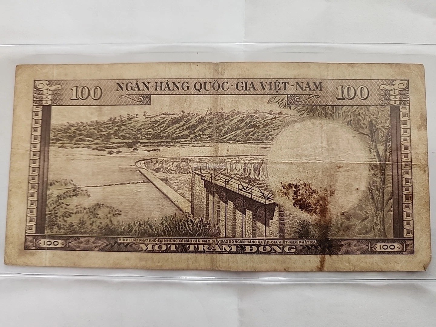 100 Vietnam Dong Banknote Collectible Currency 1965 Series # 008941
