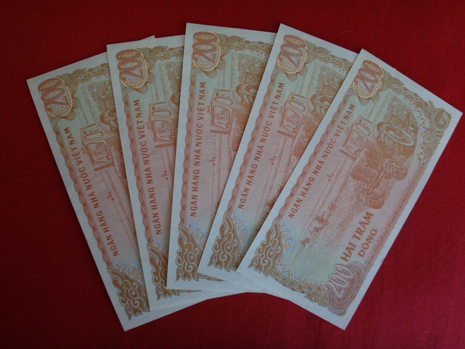 5 Socialist Republic Of Vietnam 200 PIASTERS Year 1987 Banknotes *Uncirculated*