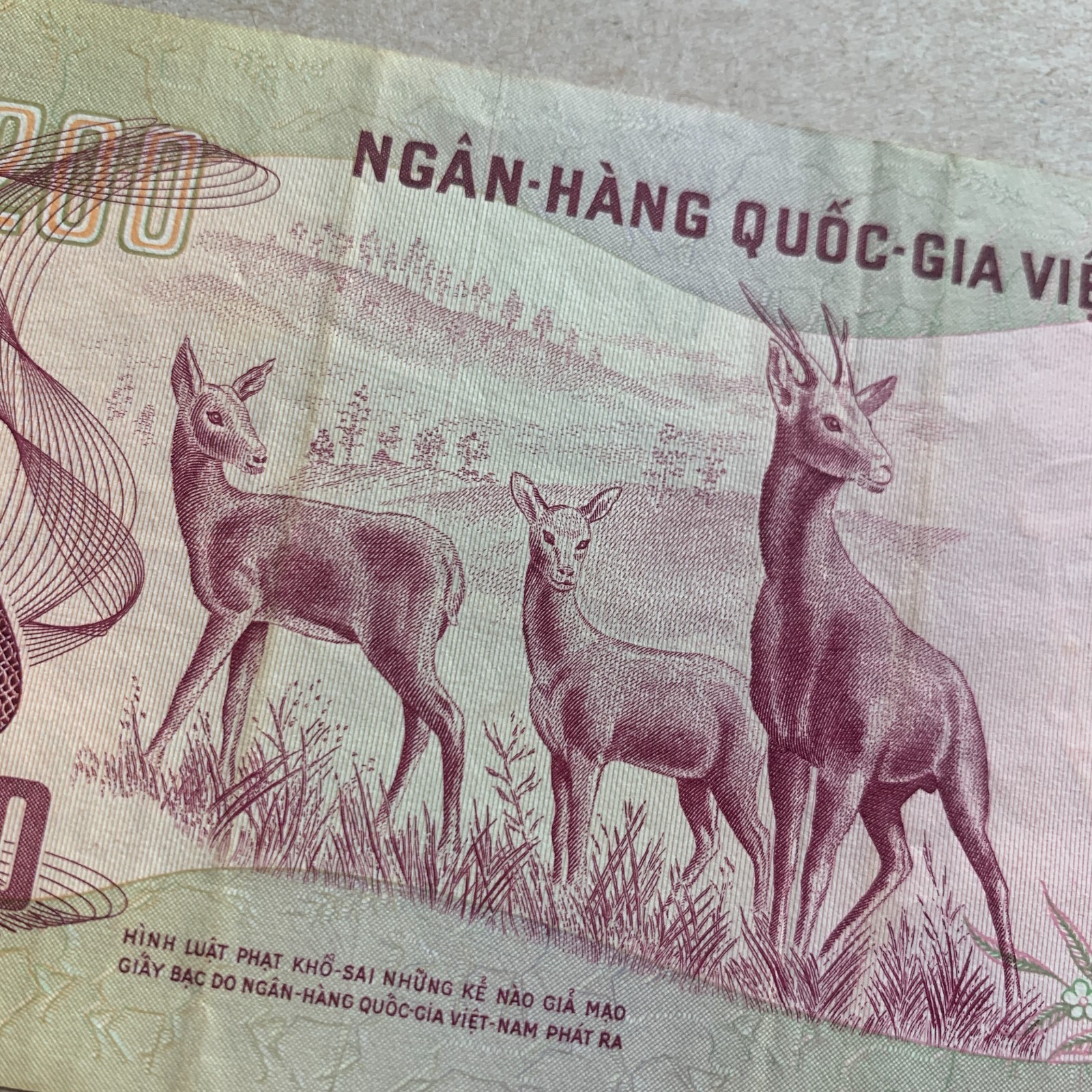 Antelopes – Vietnam South, 200 Dong Banknote ND (1972) Vietnamese Currency