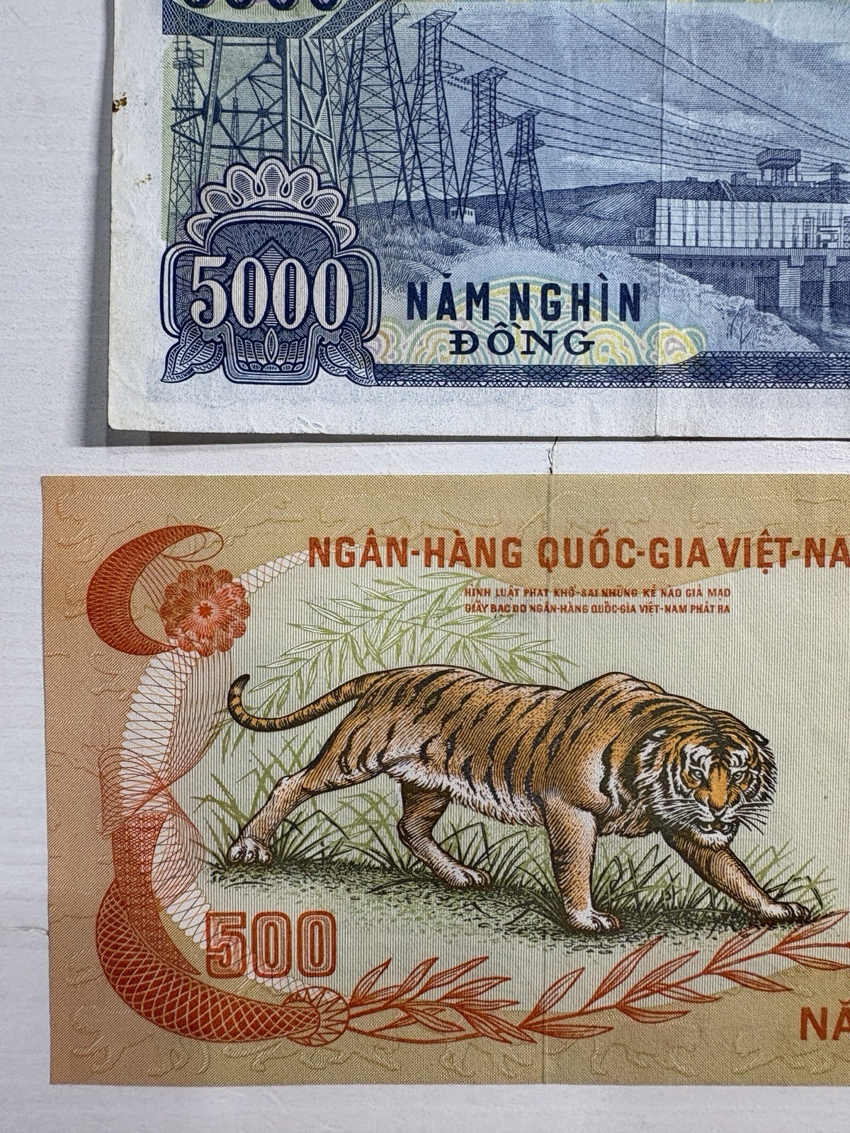 Vietnamese Banknotes (LOT OF 3) 500₫ & 5000₫ (1988, 1991)
