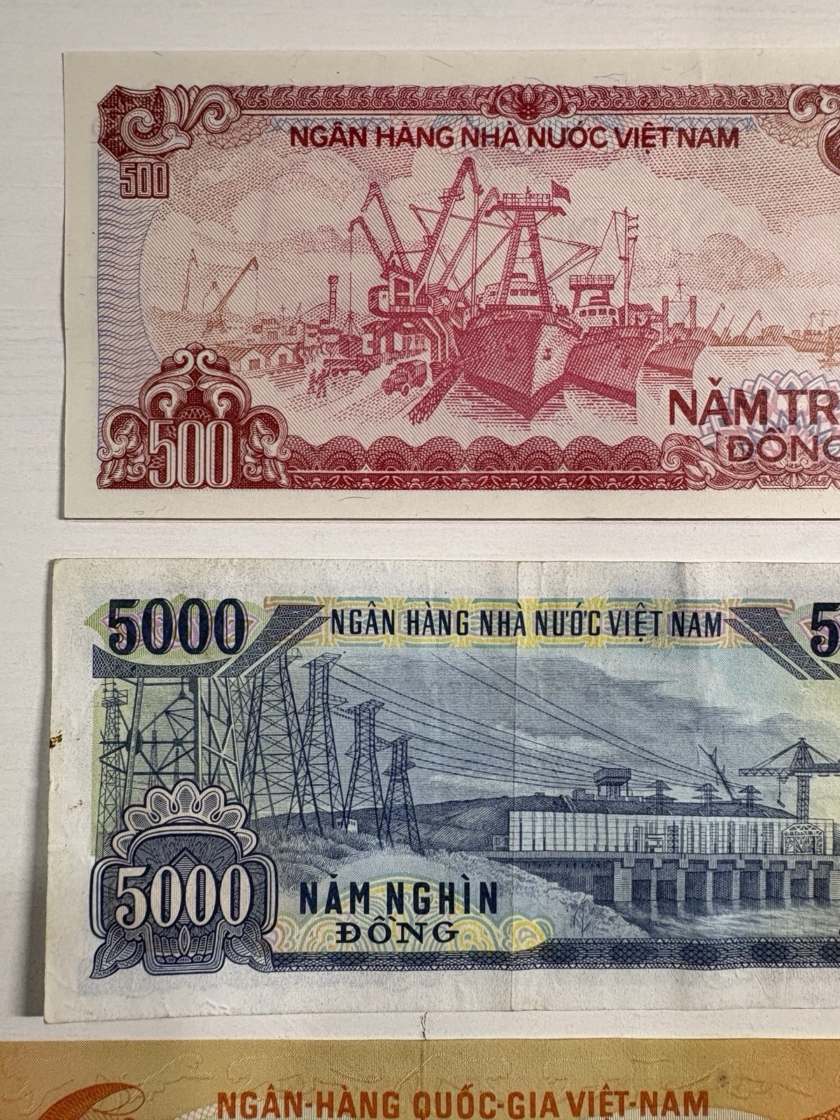 Vietnamese Banknotes (LOT OF 3) 500₫ & 5000₫ (1988, 1991)