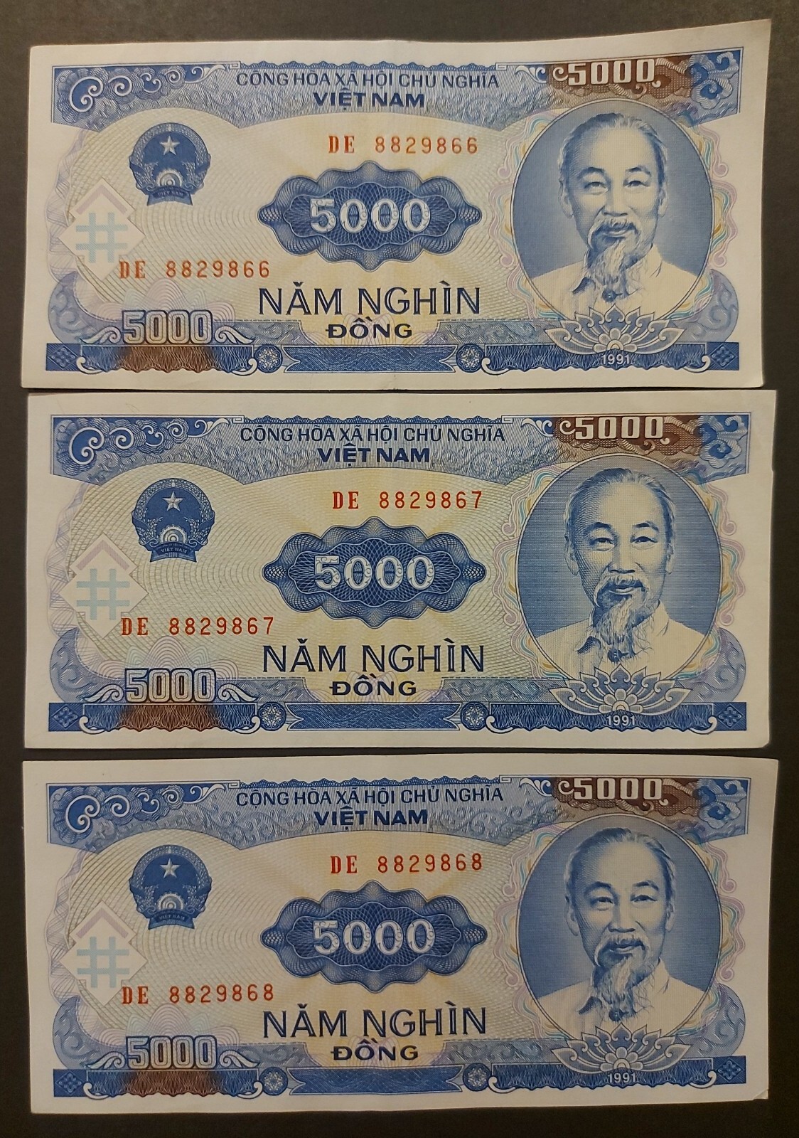 1991 VIETNAM 3 X 5000 DONG CONSECUTIVE SERIAL NUMBERS, P-108, UNC