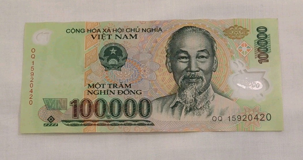 100,000 Vietnam Dong VND Circulated CIR Banknote Polymer Currency 1 piece