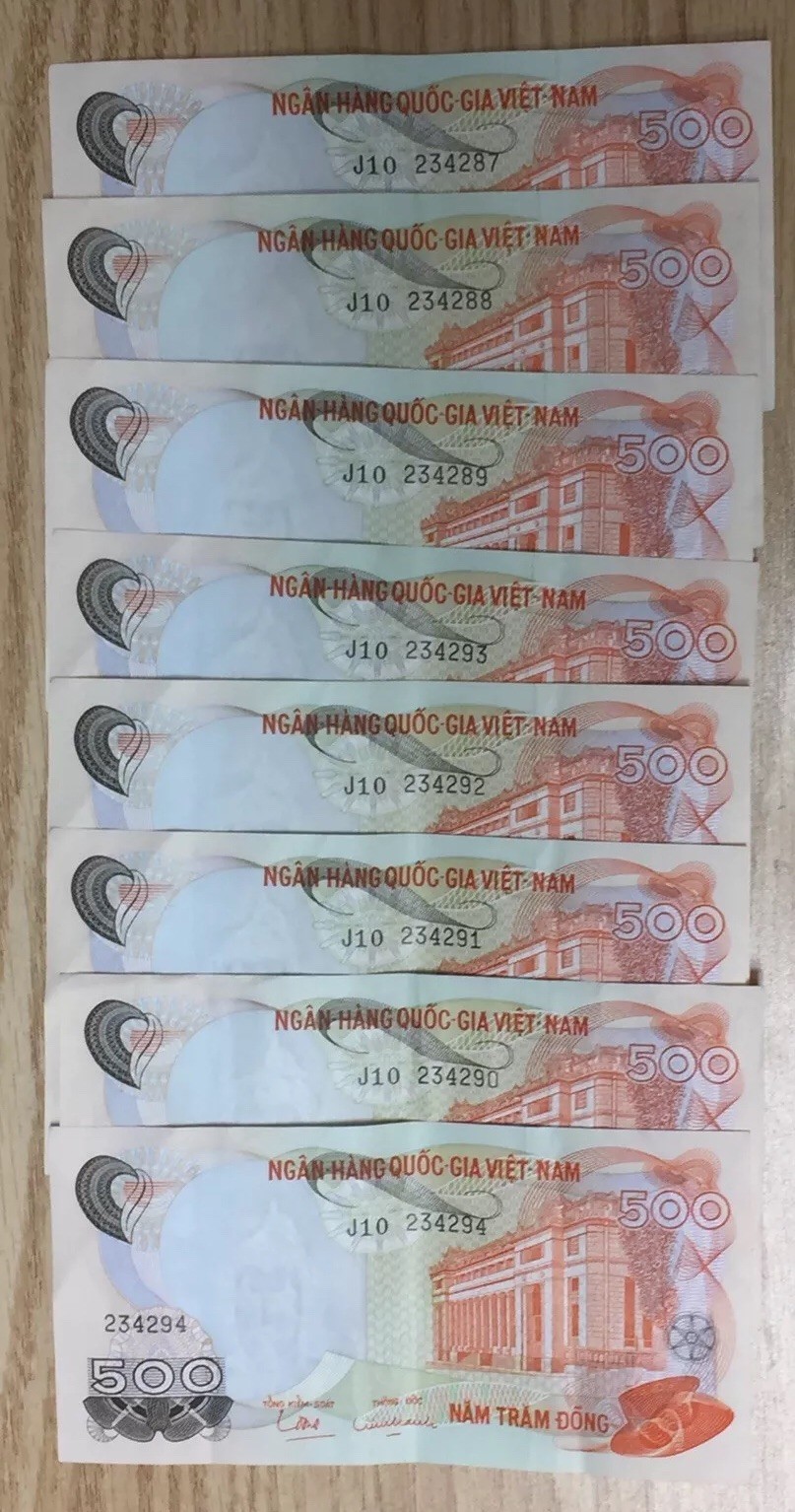 1970 500 Dong South Vietnam Consecutive Series 8 Crisp Notes
