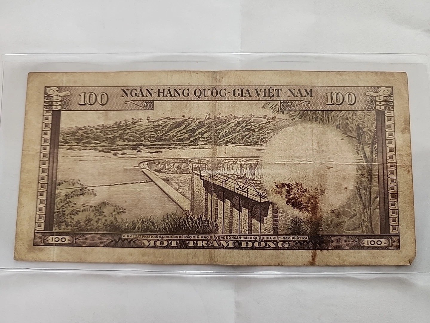 100 Vietnam Dong Banknote Collectible Currency 1965 Series # 008941