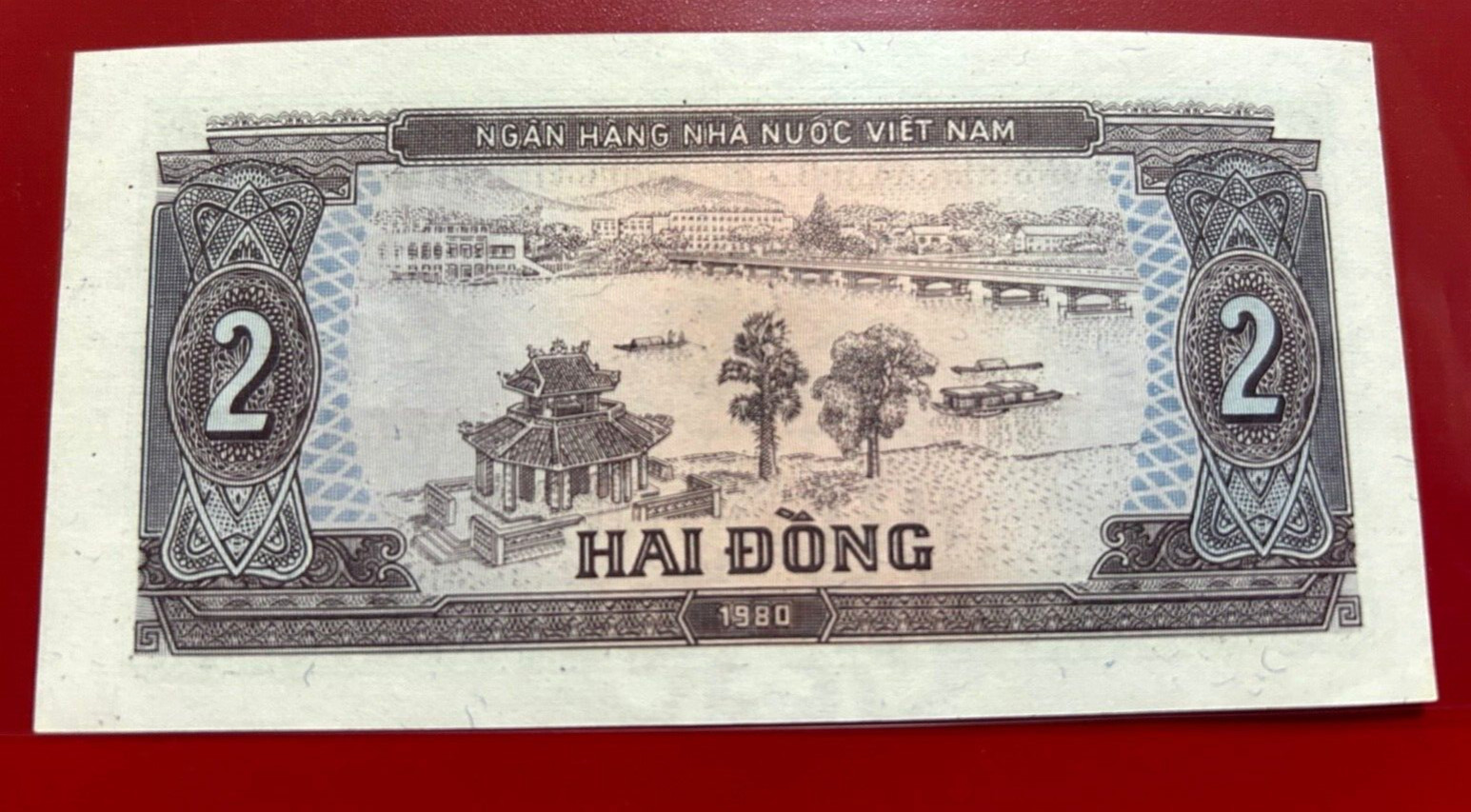 1980 TWO DONG VIETNAM BANKNOTE UNCIRCULATED