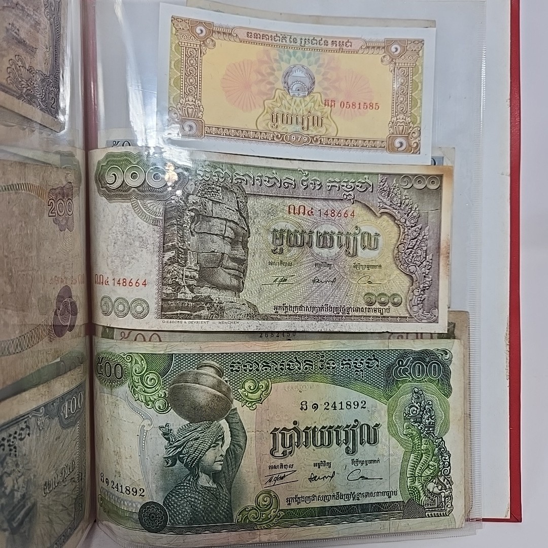 Vintage Vietnam Banknotes Lot. with red booklet book. 30 Notes 🇻🇳