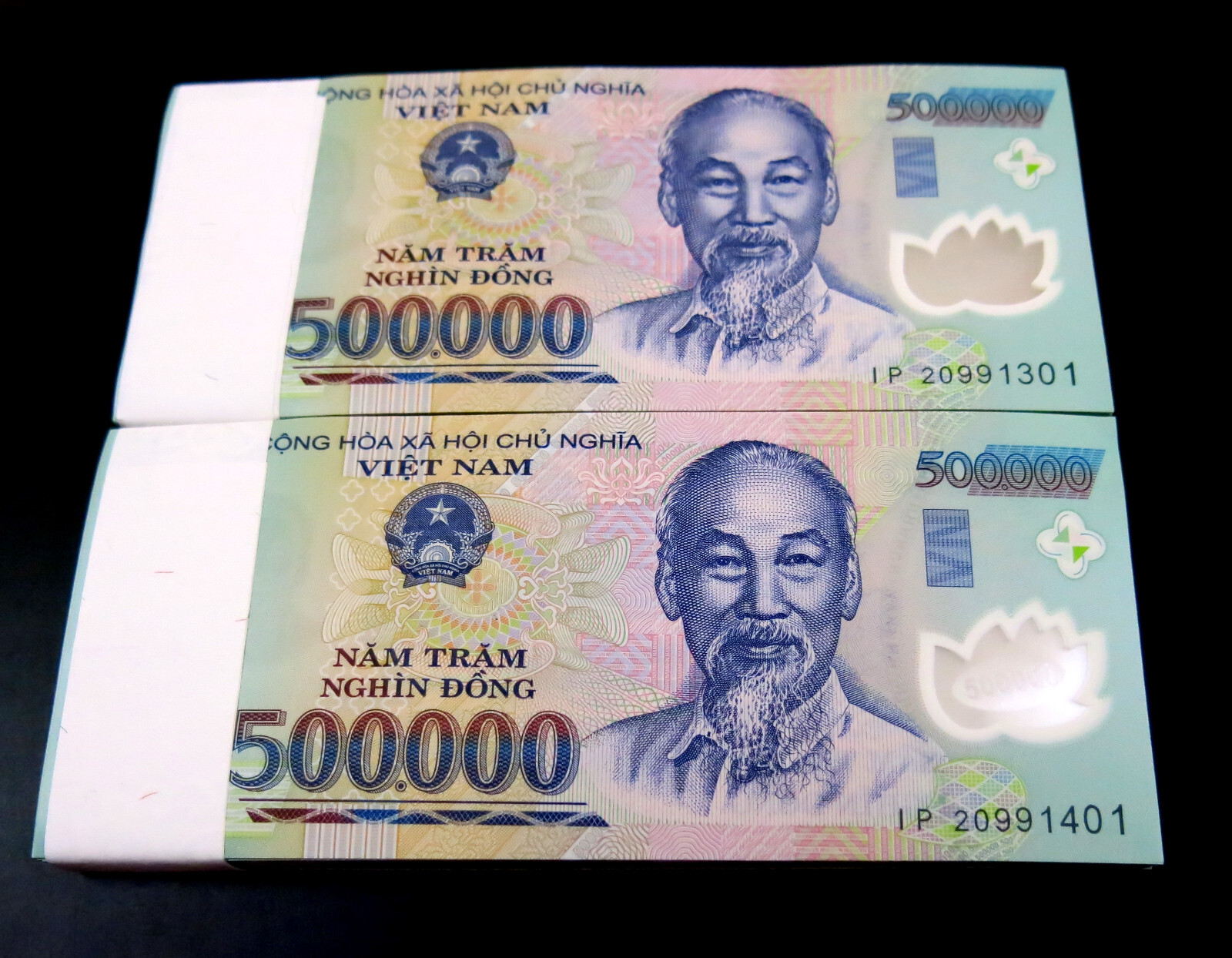 Vietnam 50 Million Dong = 500,000$ x 100 notes. UNC condition, 100% Real notes