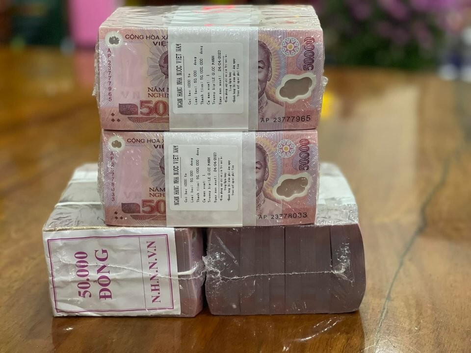 10 x 50,000 Dollar VND Vietnamese Money Dong Banknotes P-121 UNC – Best Price