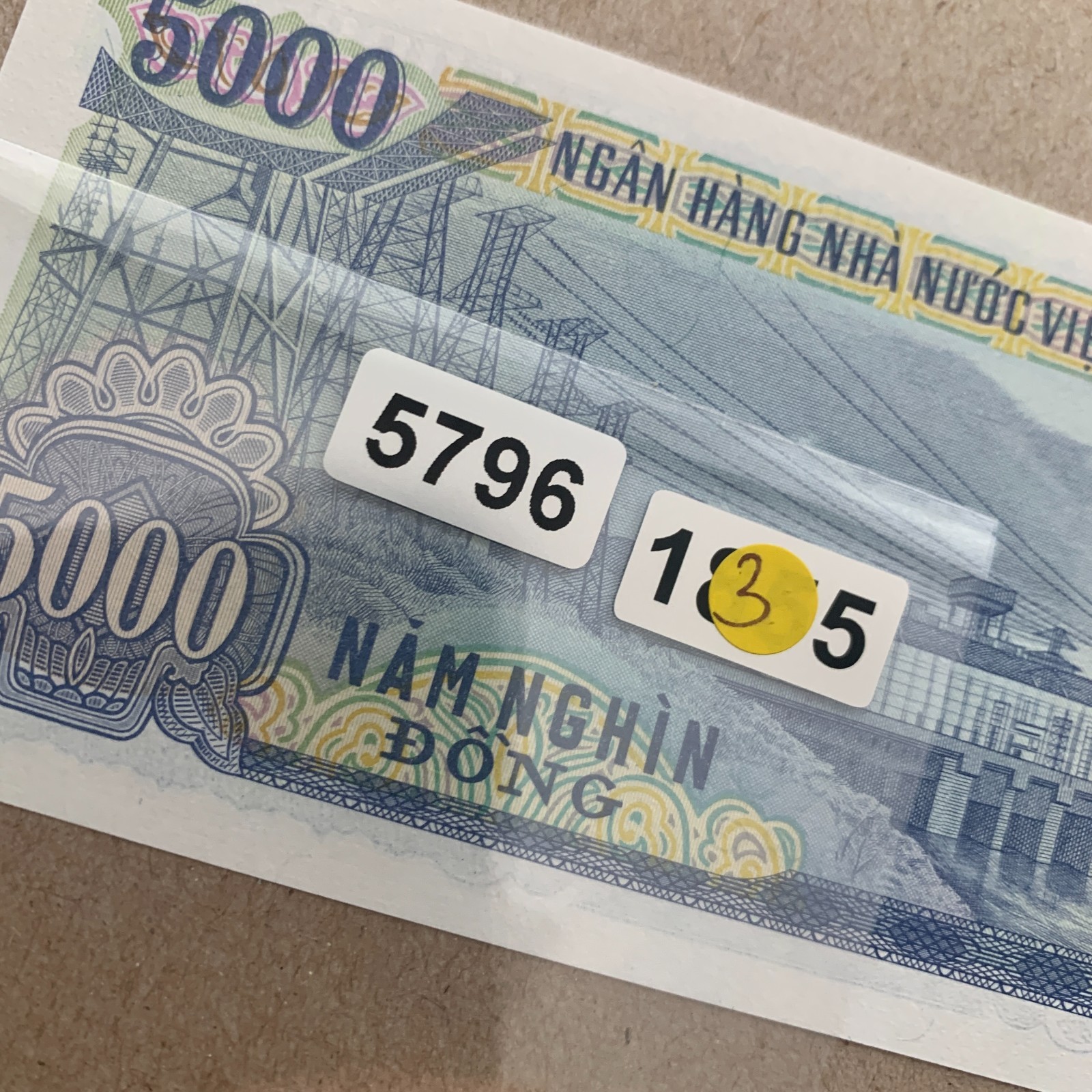 Vietnam 5000 Dong Banknote 1991 Ho Chi Minh, Hydroelectric Plant Vietnamese