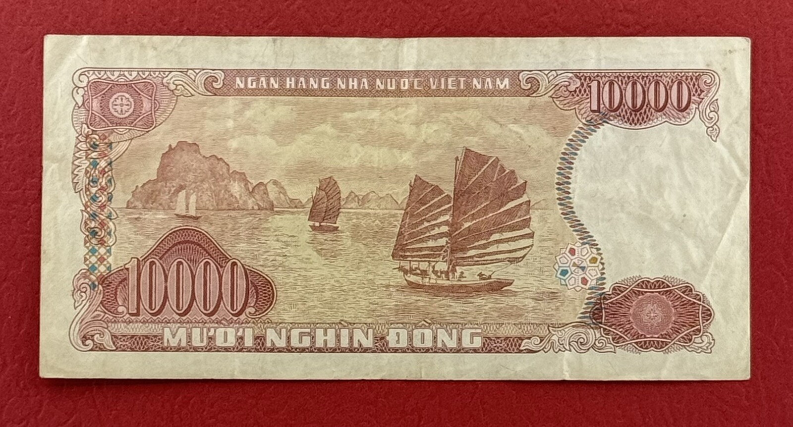 Viet Nam 10000 Dong 1993 Pick# 115a VF-XF. #PL2967