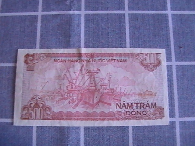 CURRENCY VIET NAM 1988 500 NAM TRAM DONG SERIAL # LH 7210573 CRISP WRINKLED