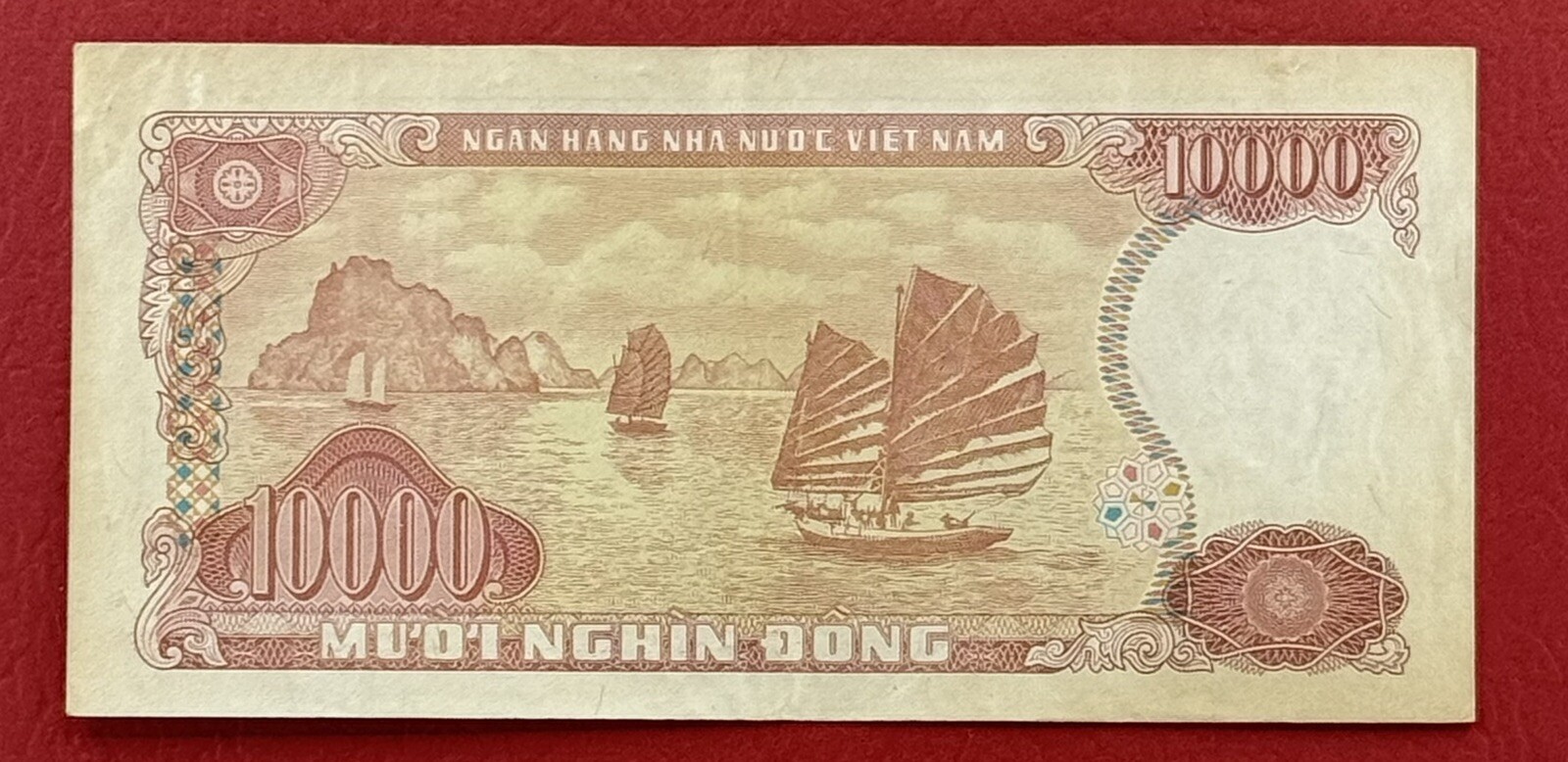 Viet Nam 10000 Dong 1993 Pick# 115a VG-VF. #PL2960