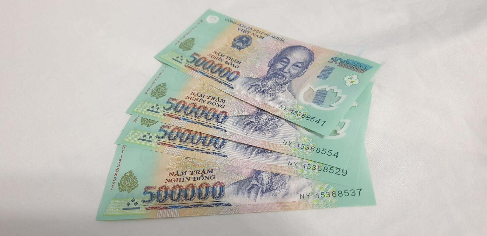 **BRAND NEW*  500,000 VIETNAMESE DONG VND Banknote Uncirculated- UNFOLDED* CRISP