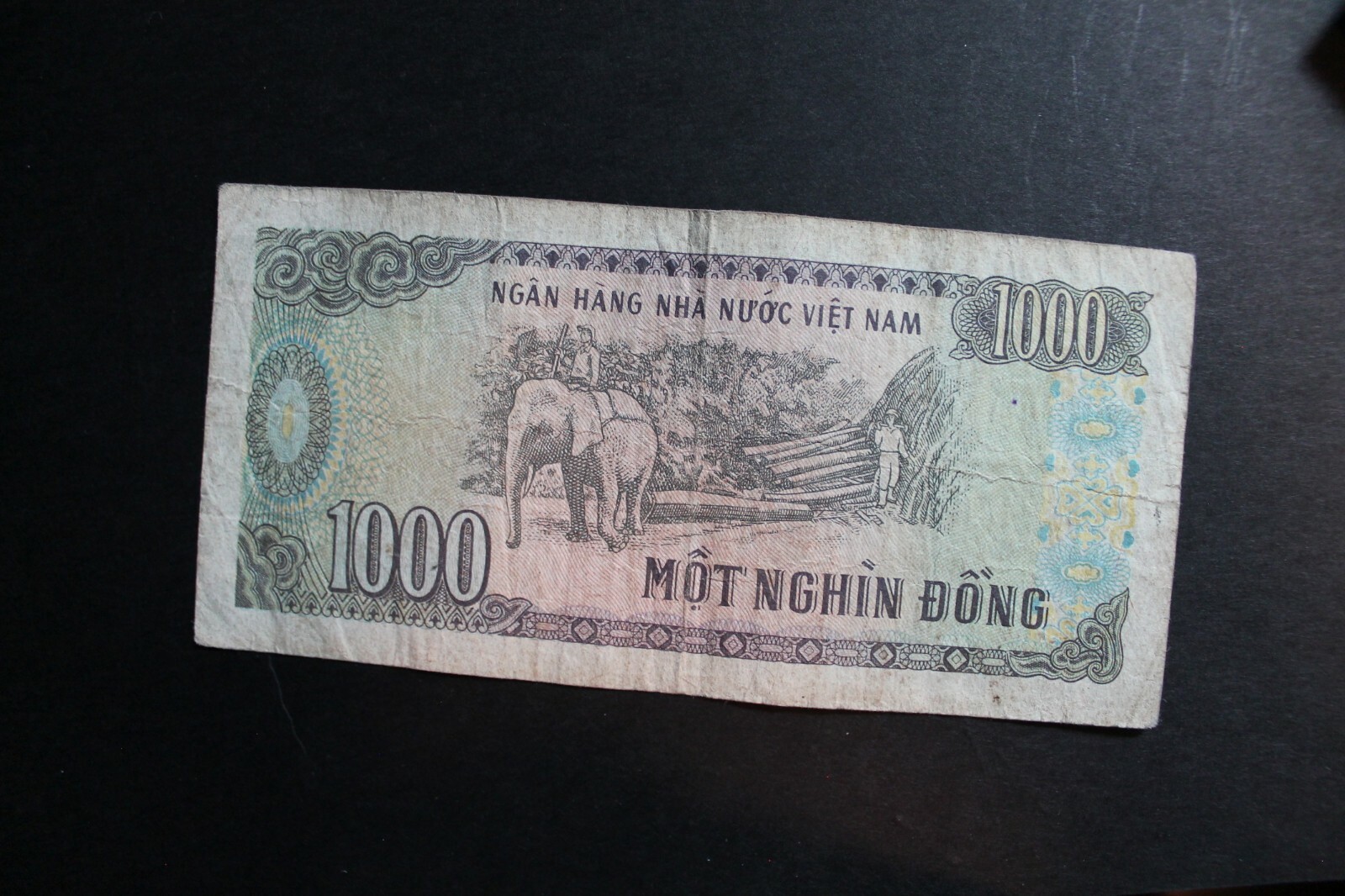Money of Vietnam P-106a small digit 1988 Note 1000 dong Banknote