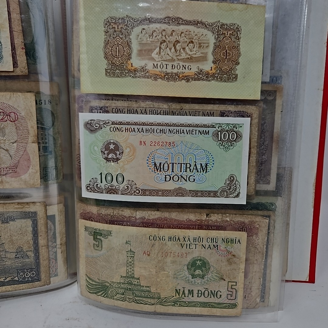 Vintage Vietnam Banknotes Lot. with red booklet book. 30 Notes 🇻🇳
