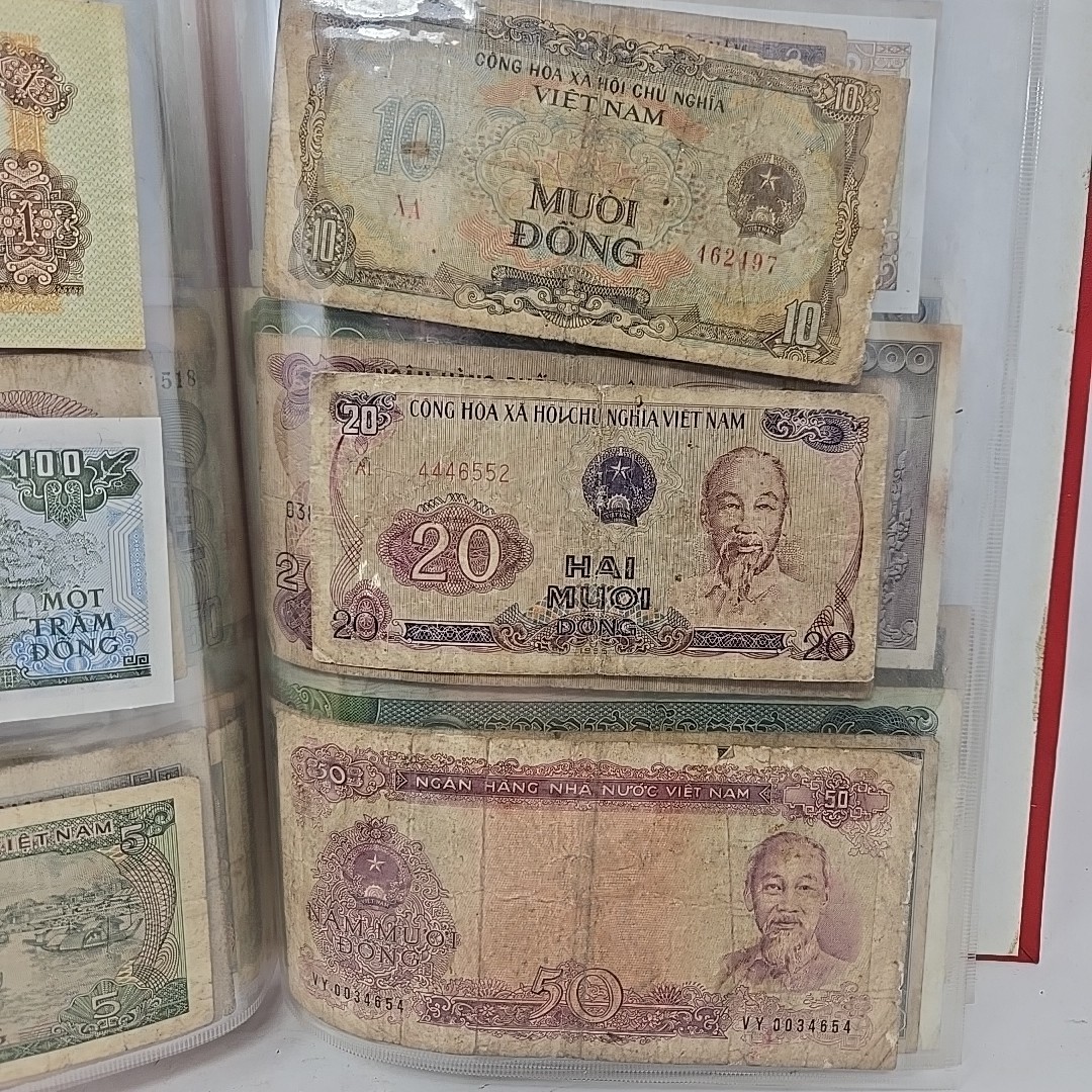 Vintage Vietnam Banknotes Lot. with red booklet book. 30 Notes 🇻🇳