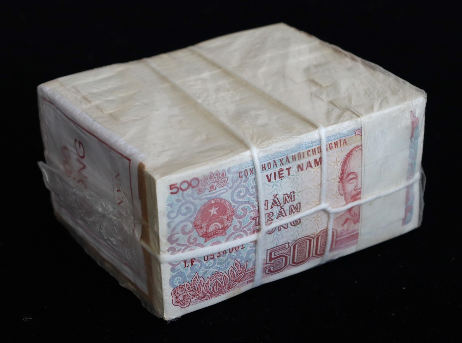 Vietnam, 500 Dong, 1000 Pcs, 1988 / 1989 World Banknote, P-101, UNC, Seaport