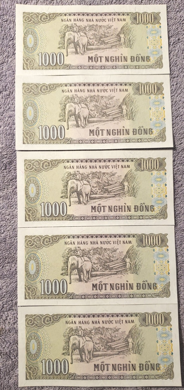 Item# B87 – Vietnam Viet Nam 1000 Dong, 1988 UNC, , 5 Pc. Bundle