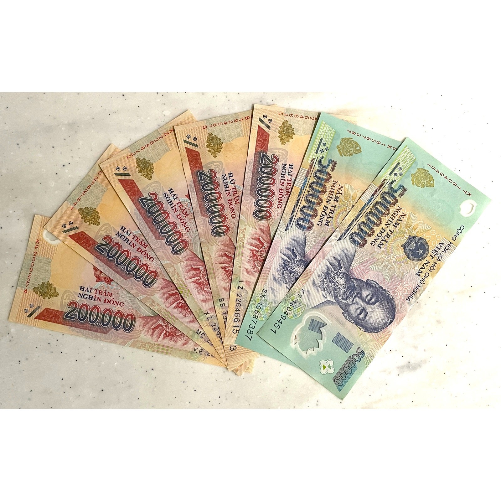 2 Million Vietnamese Dong 2 x 500,000 5 x 200,000 VND Polymer Banknote 2,000,000
