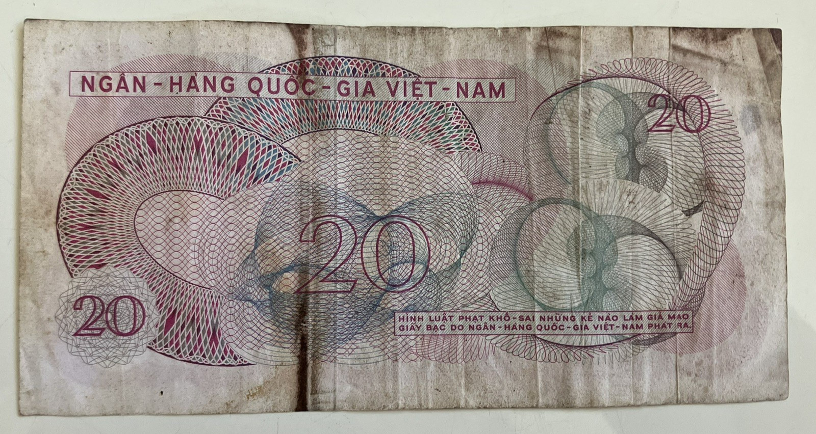 Vietnam NGAN-HANG QUOC-GIA VIET-NAM 20 Banknote P-24 Currency 1969 Bank Building