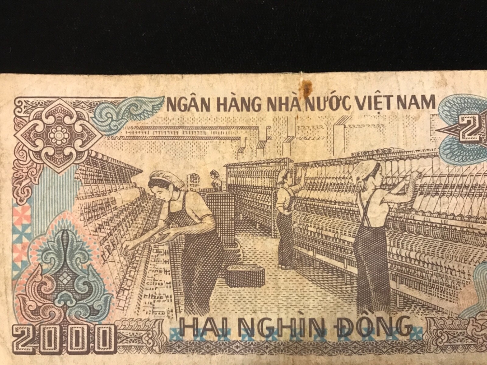 VIET NAM vintage 1988 State Bank Paper Money 1000 & 2000 DONG 6 circulated note
