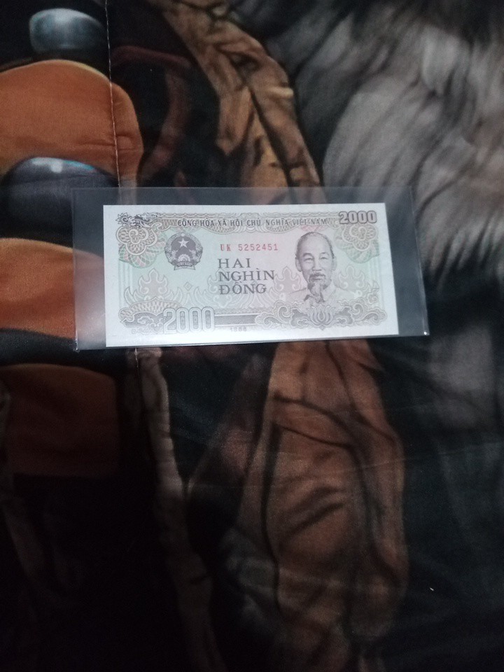 Vietnamese 2000 Dong Banknote. Vietnam Currency. Post Vietnam War Memorabilia