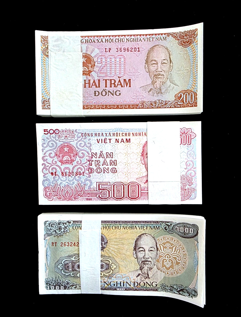 300 VIETNAM banknotes- 100 x 200, 500, 1000 Dong, 1987-1988 Uncirculated