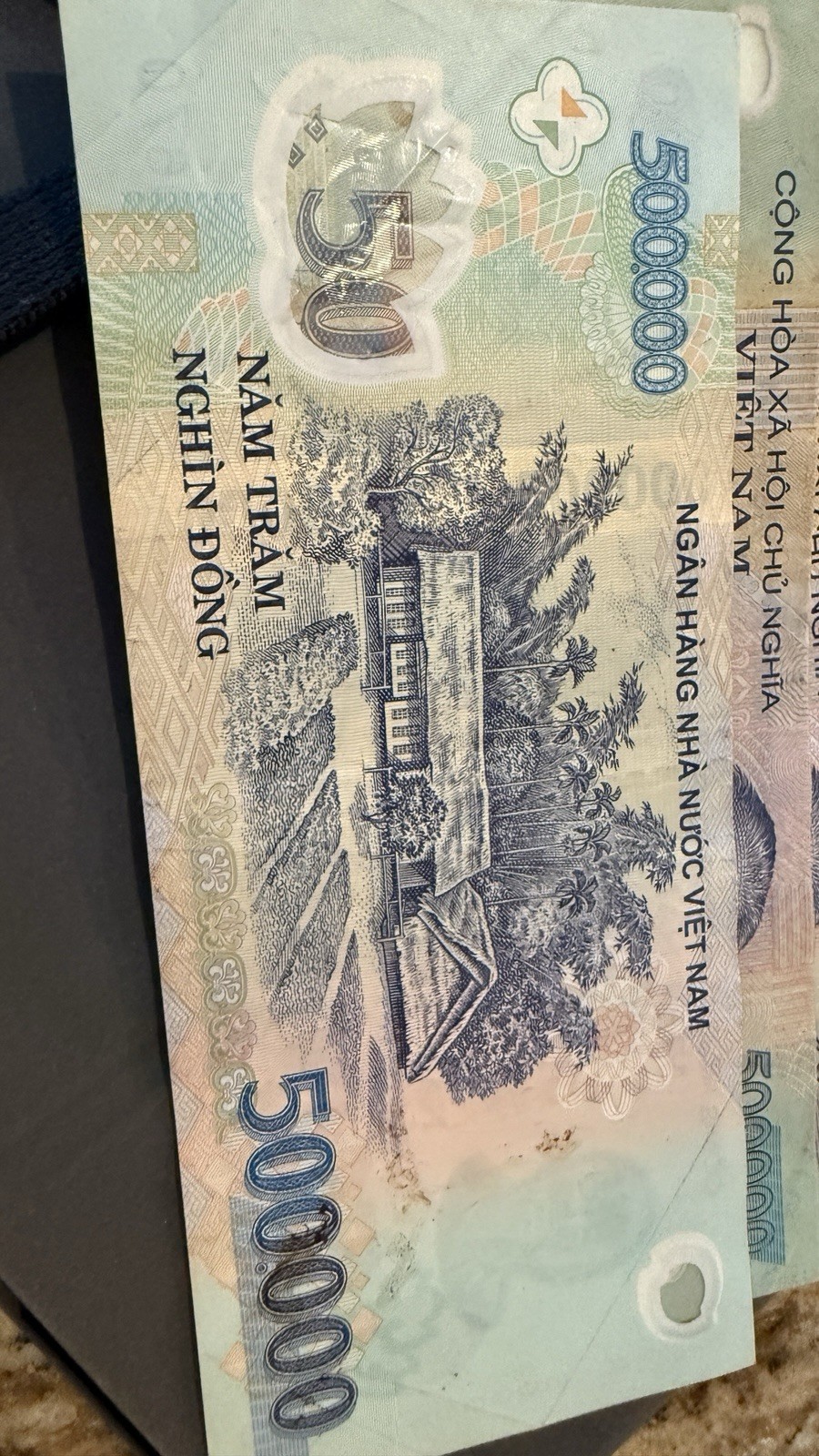 Viet Nam 500,000₫ Dong Polymer Banknote