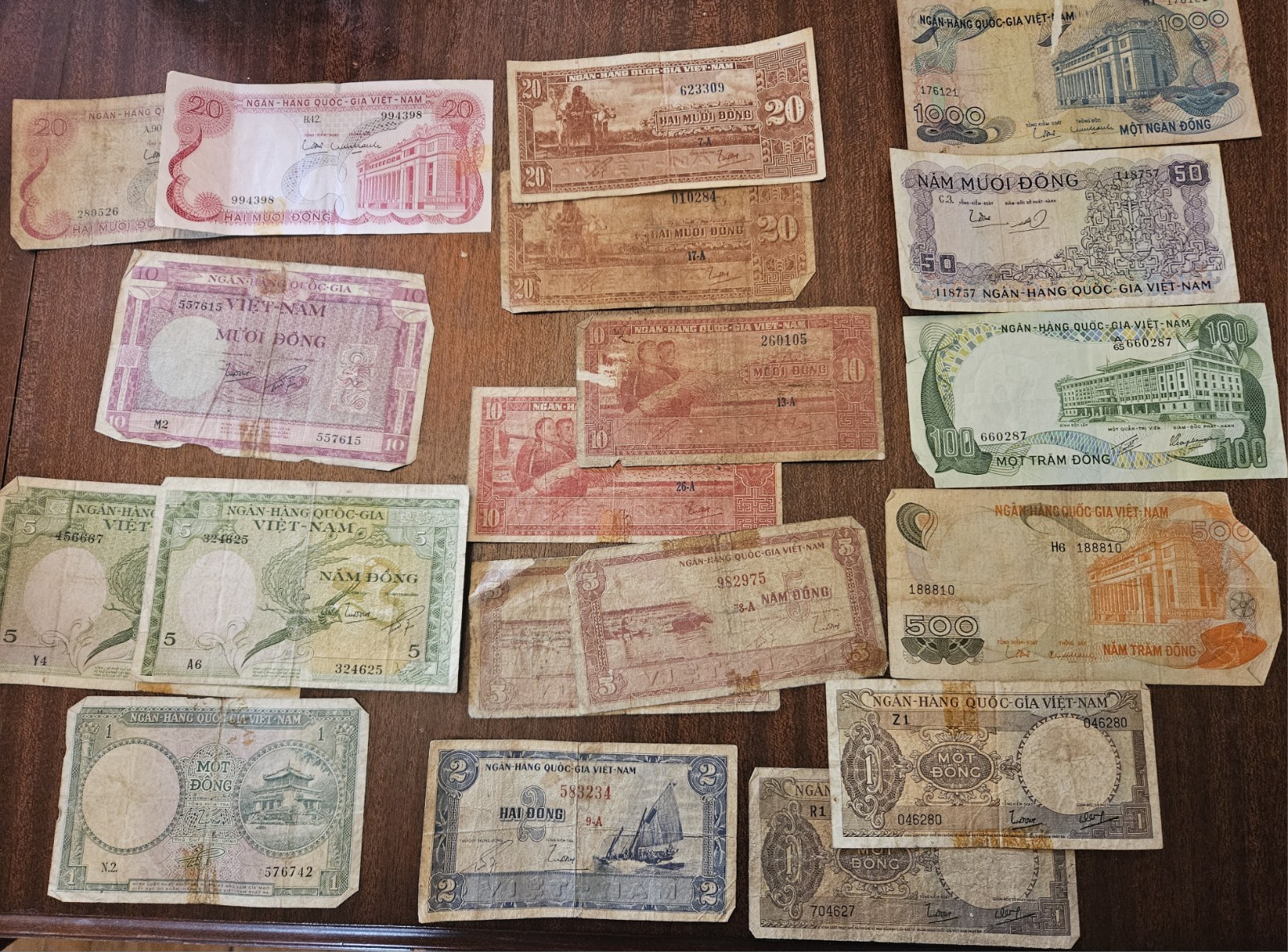 Vietnam DONG NOTE LOT of 19 Circulated Pieces: 1, 2, 5, 10, 20, 50, 100 Dong