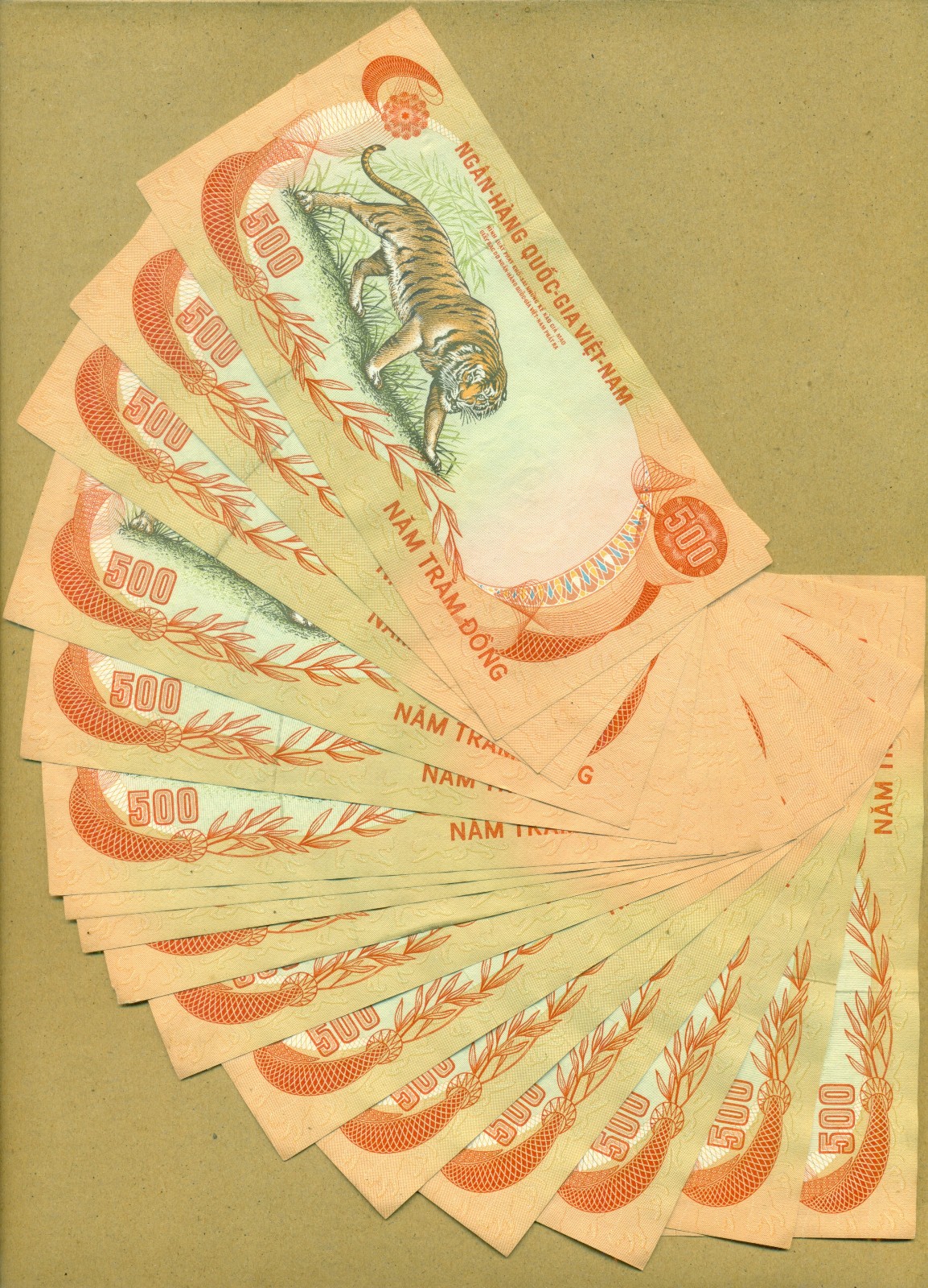 Vietnam South 1972. 500 Dong P. 33a, Tiger notes AU- UNC, Lot of 16 notes #1